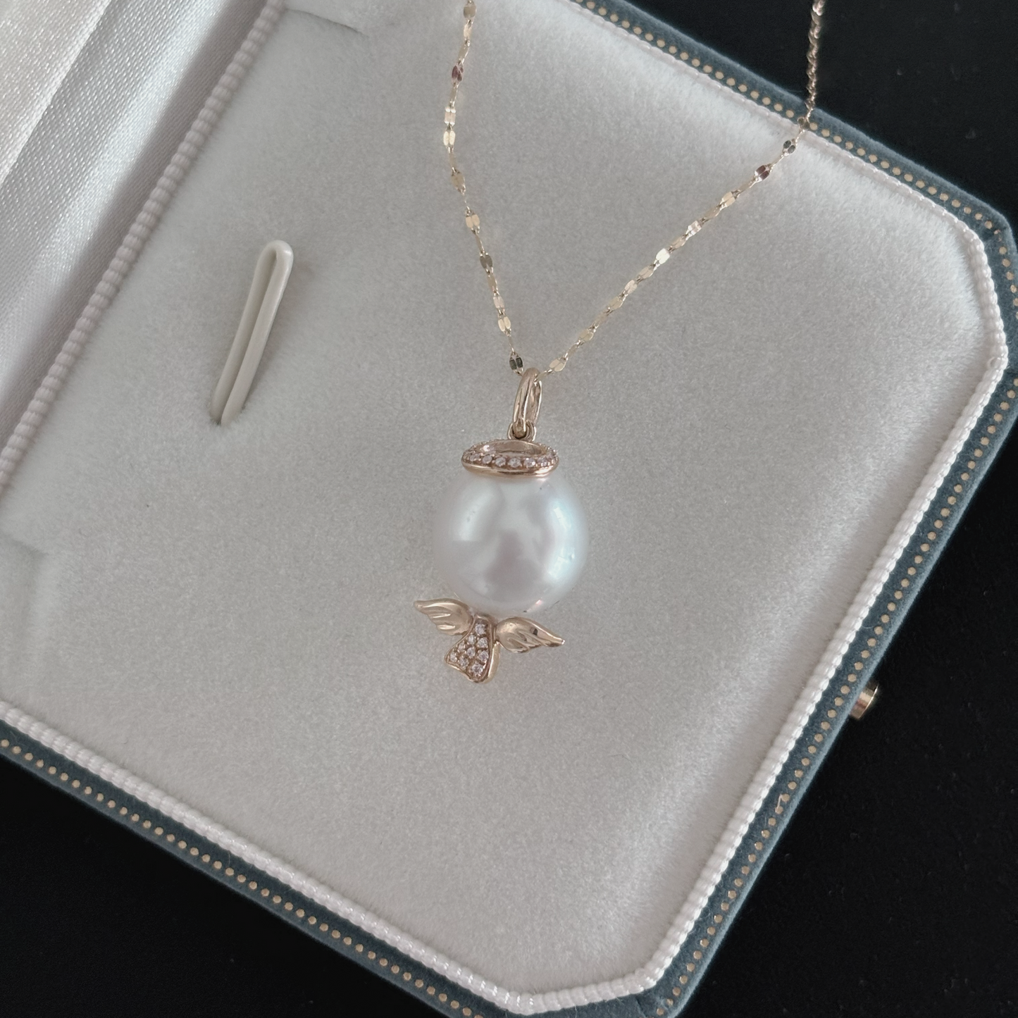 12mm Oval South Sea Pearl Pendant - Yellow Gold