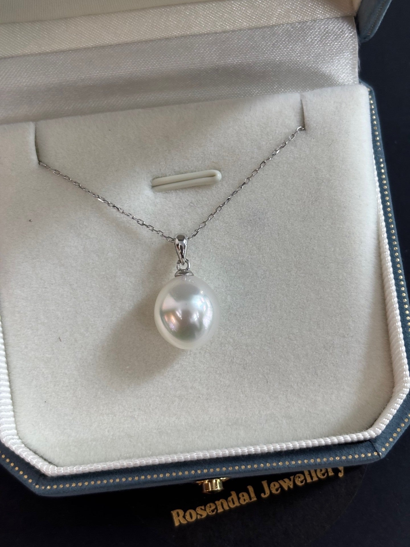 11mm -12mm Oval White South Sea Pearl Pendant - 18kt White Gold