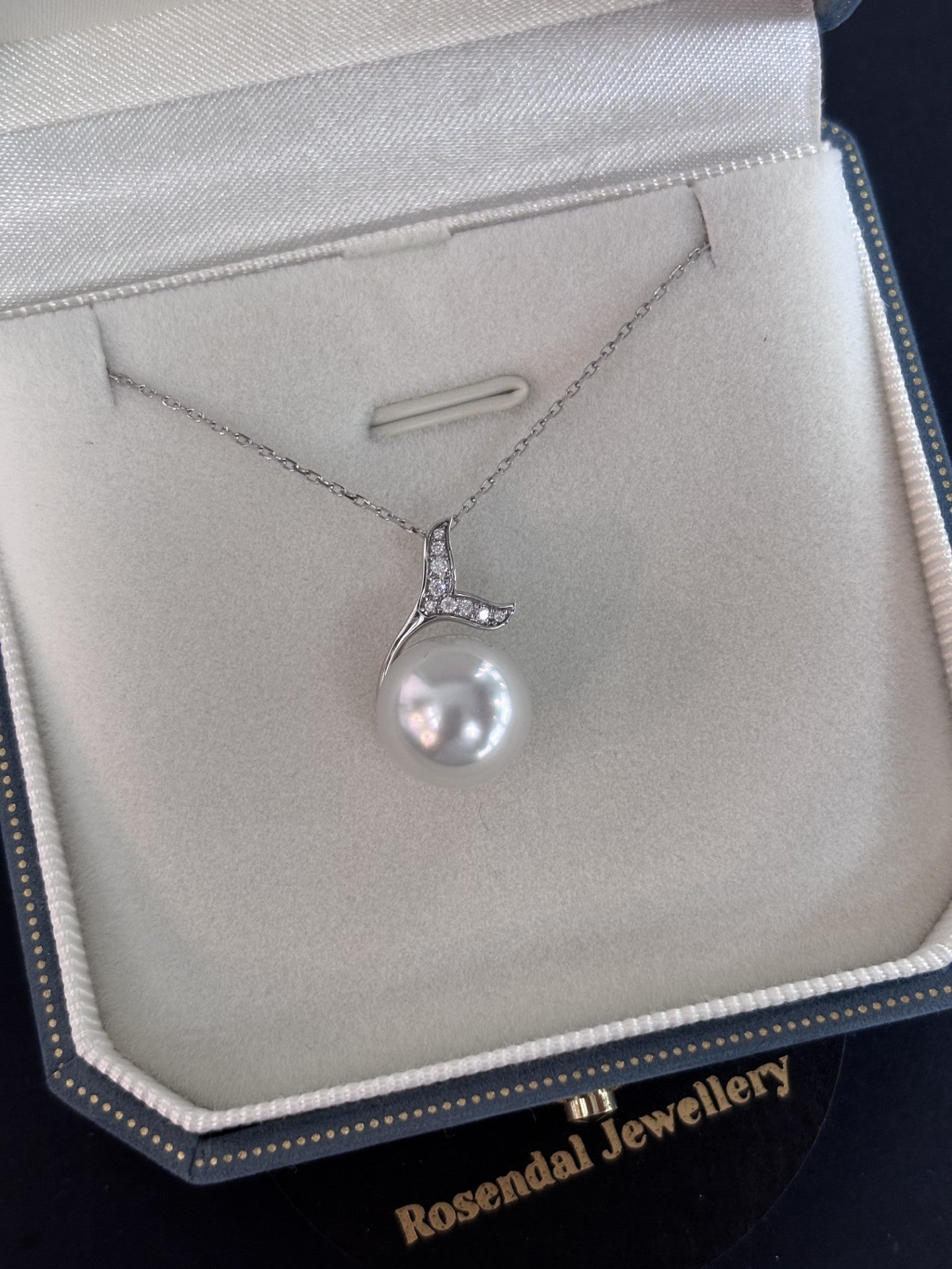 12mm White South Sea Pearl Pendant - 18kt White Gold