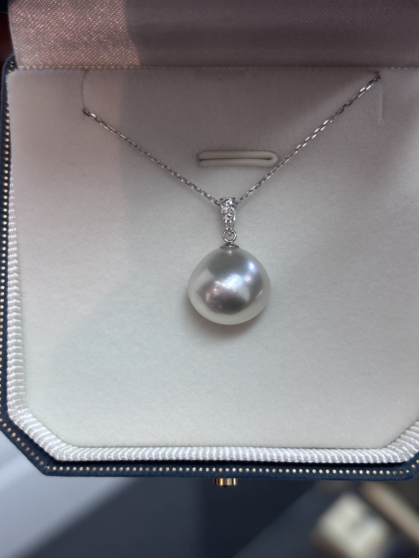 12mm Keshi White South Sea Pearl Pendant - 18kt White Gold