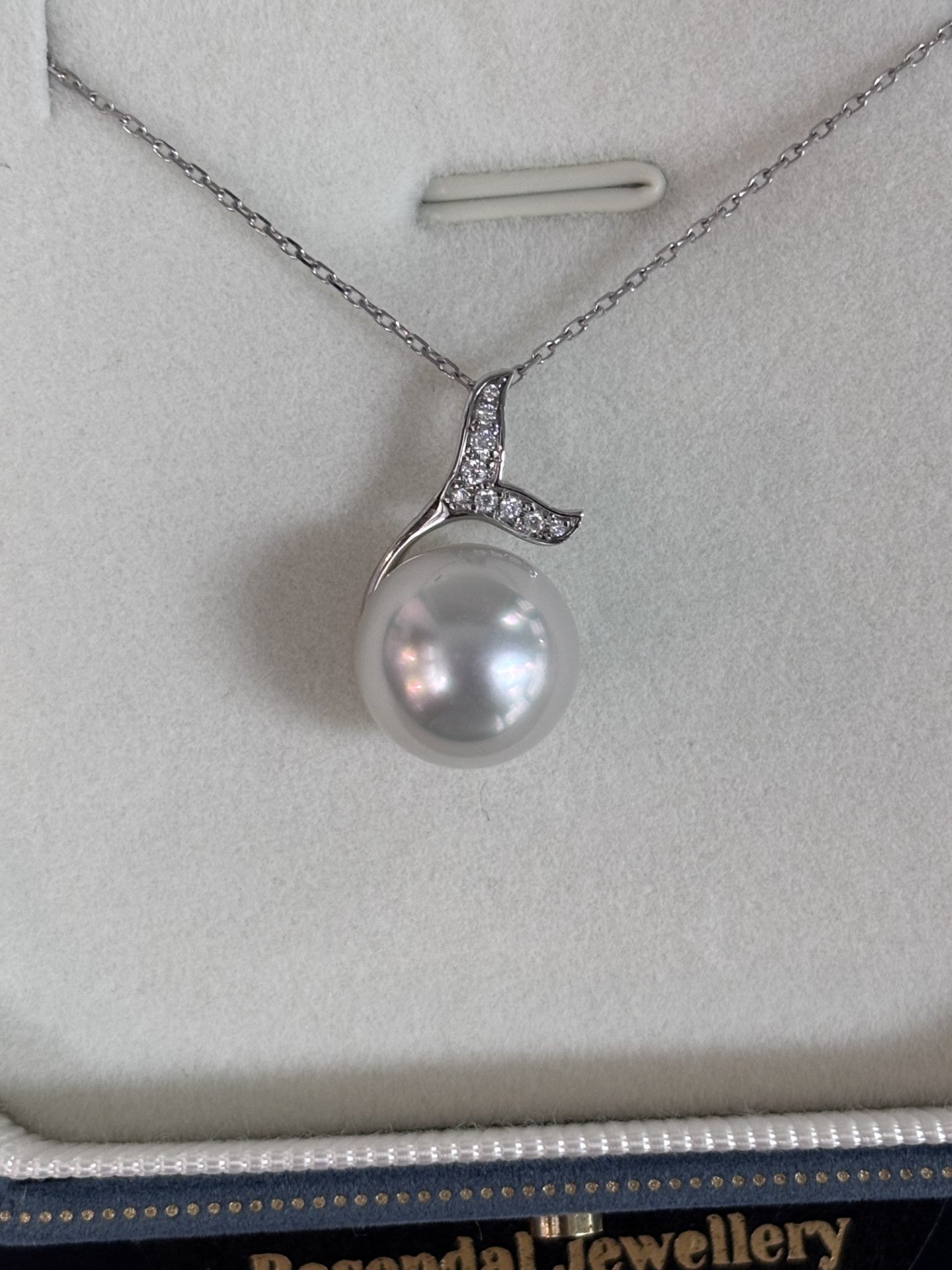 12mm White South Sea Pearl Pendant - 18kt White Gold