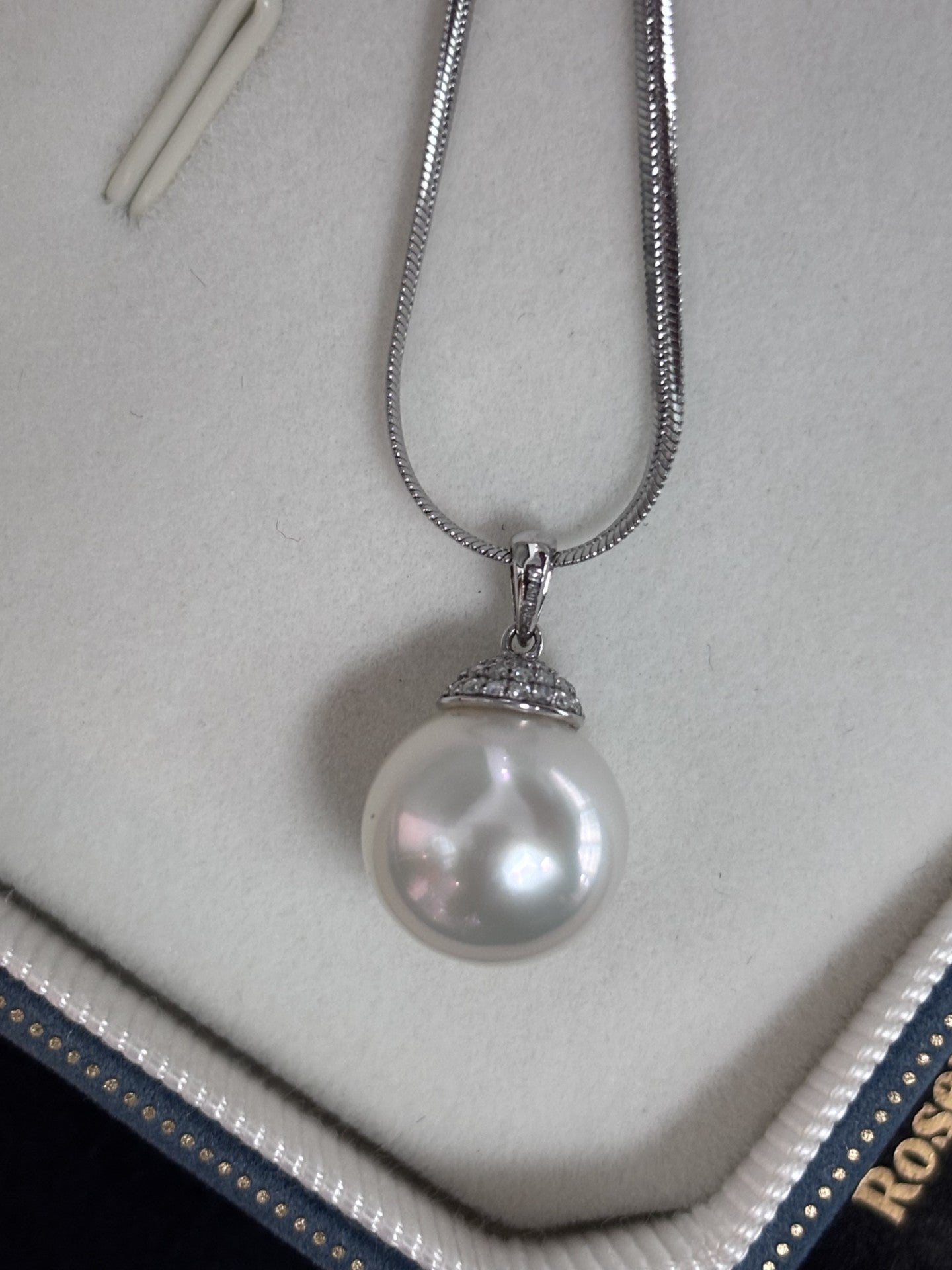 11mm Round Australian South Pearl Pendant - 18kt White Gold