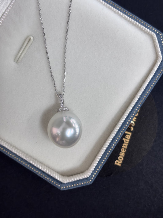 13mm Oval Australian South Pearl Pendant - 18kt White Gold