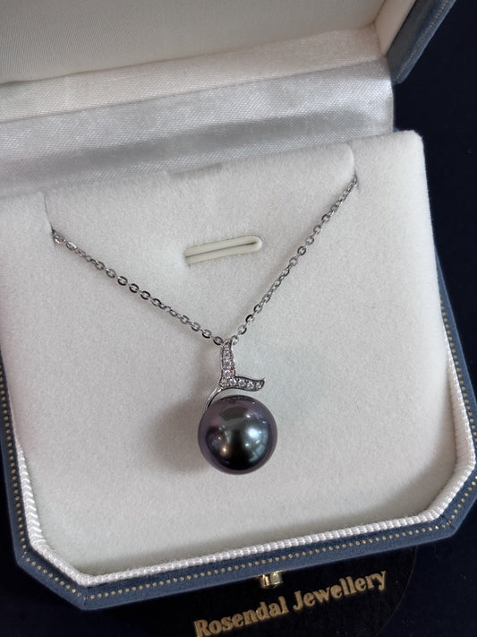 11mm-12mm Semi-Round Peacock purple Tahitian Pearl Pendant - 18kt White Gold