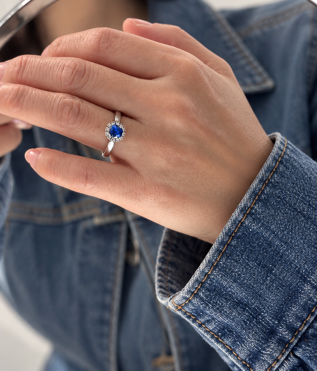 1CT Cushion-Cut Blue Sapphire (H) & Diamond Halo Ring in 18KT Yellow Gold