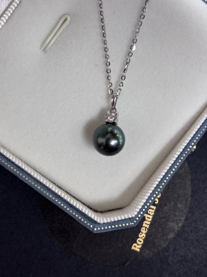 9mm Round Peacock Green Tahitian Pearl Pendant - 18kt White Gold