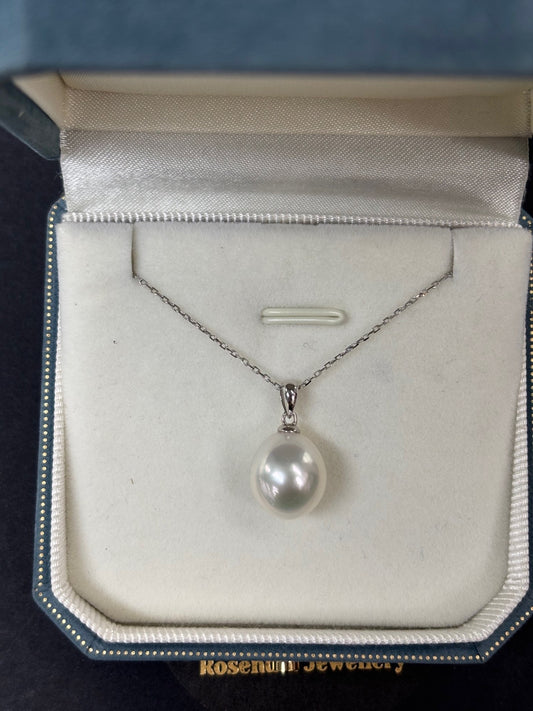 11mm -12mm Oval White South Sea Pearl Pendant - 18kt White Gold