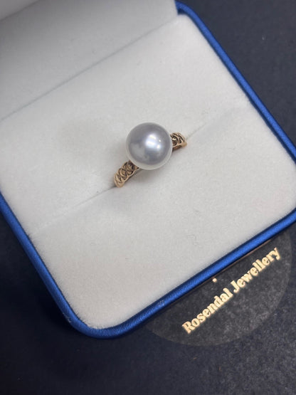 Made to order - 10mm Round White South Sea Pearl Ring - 18kt Yellow Gold