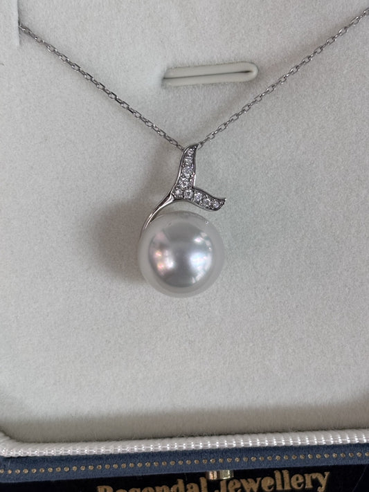 12mm White South Sea Pearl Pendant - 18kt White Gold