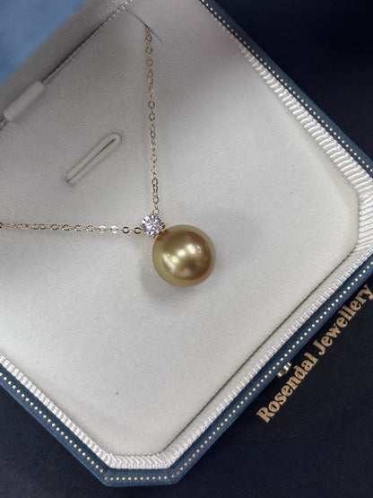 11mm Oval Gold South Sea Pearl Pendant - 18kt White Gold, Diamond setting